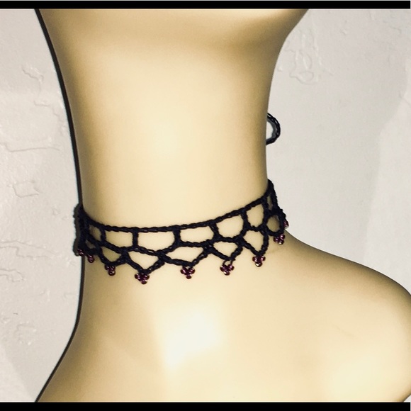 Hand Crafted Delicate Victorian Crochet Choker - Picture 7 of 8